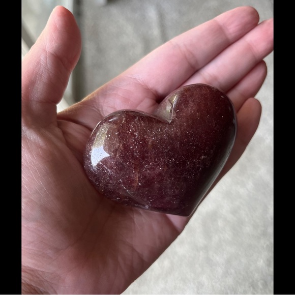 Tanzberry Quartz Polished Heart Carving - Picture 15 of 15